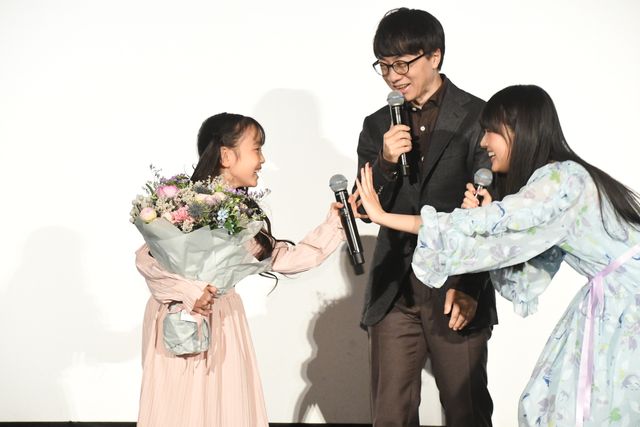 松村北斗、さわやかなほほ笑み！映画『すずめの戸締まり』御礼“お返し申す”舞台あいさつ（13枚目）