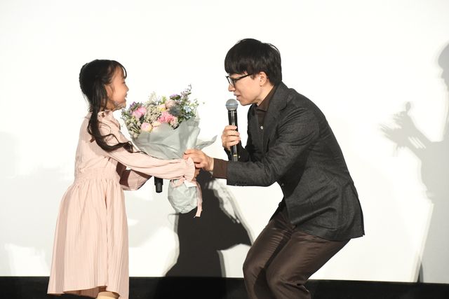 松村北斗、さわやかなほほ笑み！映画『すずめの戸締まり』御礼“お返し申す”舞台あいさつ（14枚目）