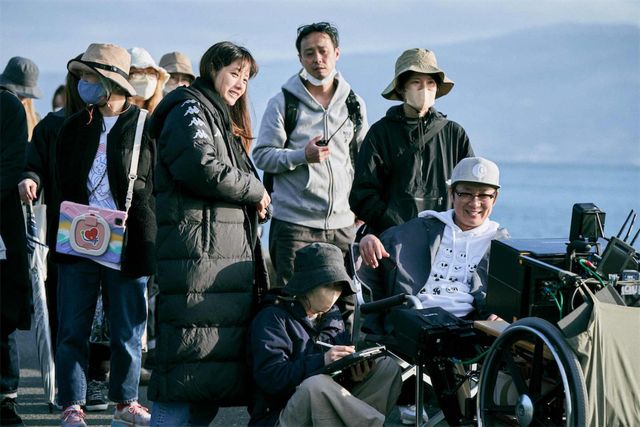 石原さとみ、衝撃の変貌！中村倫也らと『ミッシング』メイキング写真（3枚目）