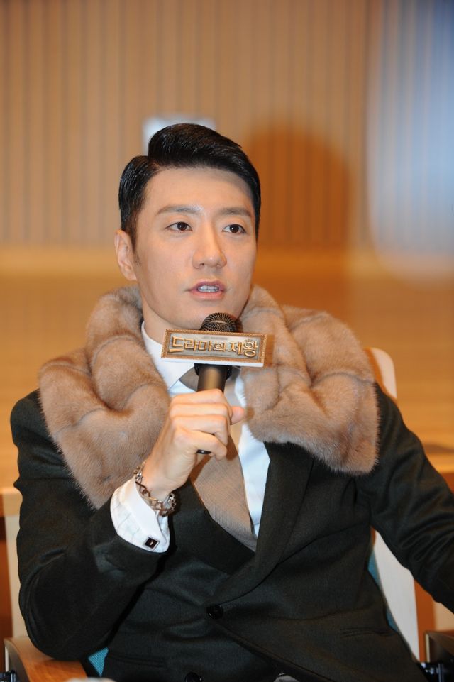 SUPER JUNIORシウォン、「ドラマの帝王」でのナルシストぶりに母親も心配＜韓国JPICTURES＞（3枚目）