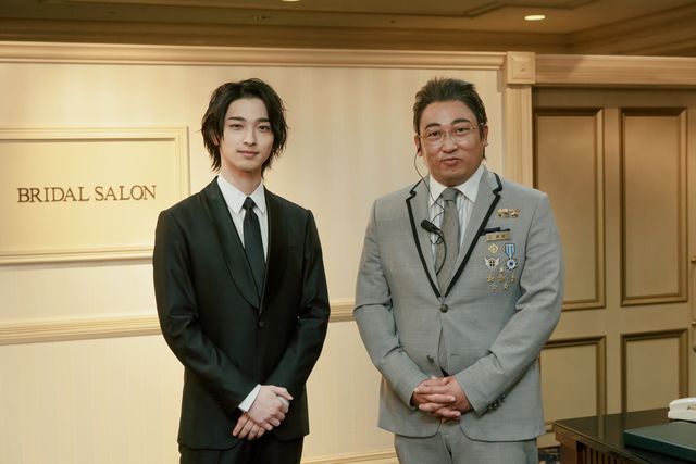 ロバート秋山“清純派女優”になりきり！「クリエイターズ・ファイル GOLD」場面カット（2枚目）