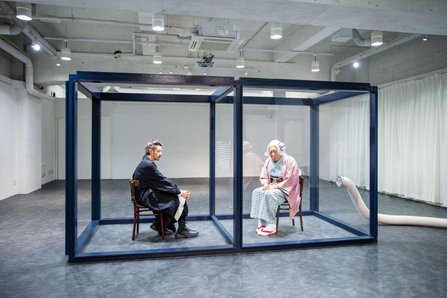 ロバート秋山“清純派女優”になりきり！「クリエイターズ・ファイル GOLD」場面カット（4枚目）