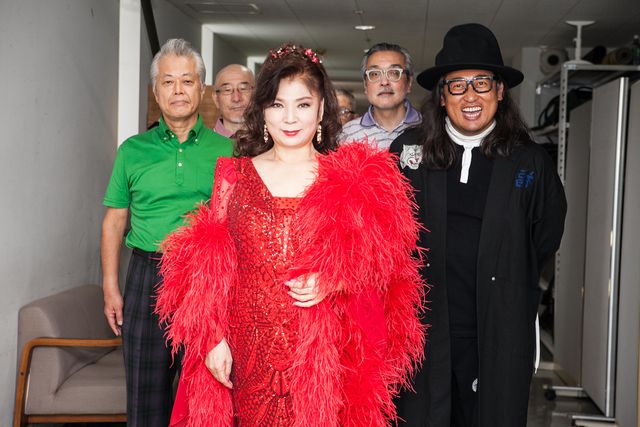 ロバート秋山“清純派女優”になりきり！「クリエイターズ・ファイル GOLD」場面カット（7枚目）