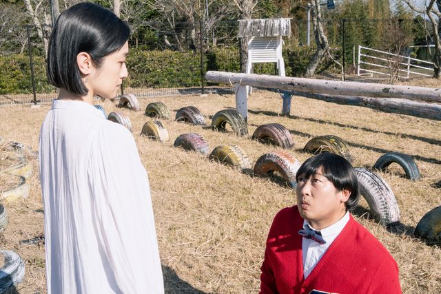 ロバート秋山“清純派女優”になりきり！「クリエイターズ・ファイル GOLD」場面カット（11枚目）