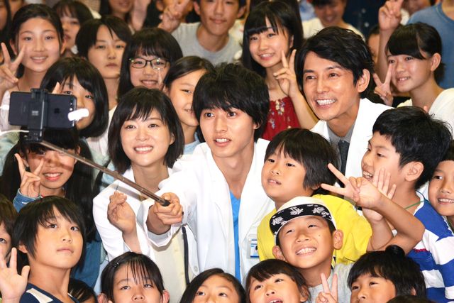 山崎賢人「グッド・ドクター」第1話完成披露試写会・舞台あいさつ（2枚目）