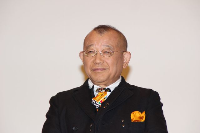 笑福亭鶴瓶、綾野剛、小松菜奈、公開初日を鏡開きでお祝い！（2枚目）