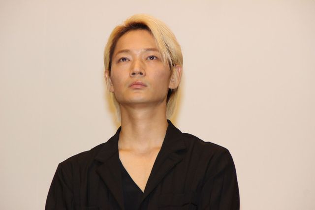 笑福亭鶴瓶、綾野剛、小松菜奈、公開初日を鏡開きでお祝い！（4枚目）