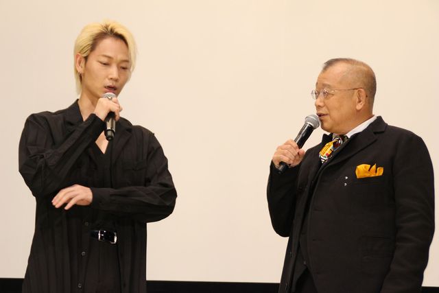 笑福亭鶴瓶、綾野剛、小松菜奈、公開初日を鏡開きでお祝い！（8枚目）