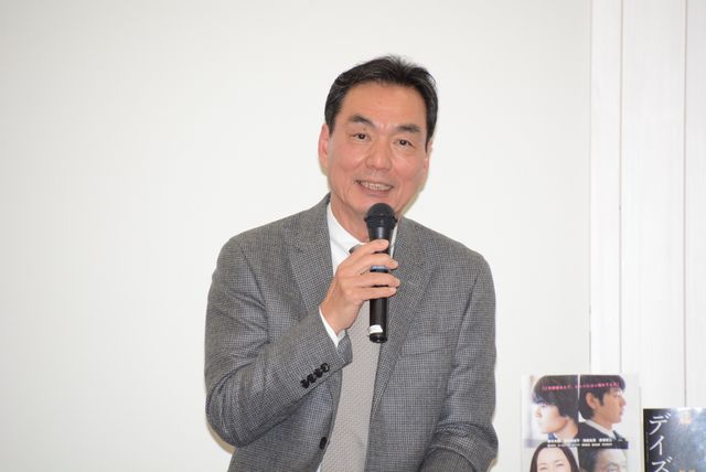 長塚京三、「仲間に入れてもらえず寂しかった…」映画『ぼくたちの家族』撮影現場を振り返る　画像ギャラリー（5枚目）