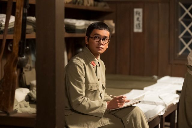 班員たちを描く嵩（北村匠海）…「あんぱん」第11週「軍隊は大きらい、だけど」第55回（4枚目）