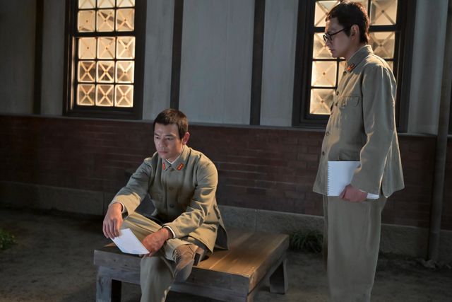 班員たちを描く嵩（北村匠海）…「あんぱん」第11週「軍隊は大きらい、だけど」第55回（5枚目）