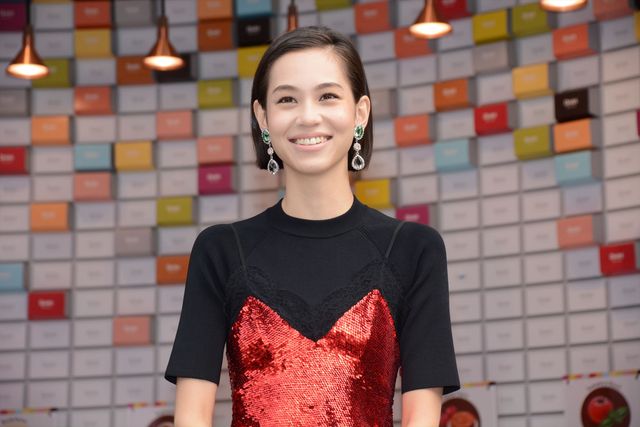 水原希子、キュートなワンピース姿で登場！「DARS Chocolat」Boutiqueオープニングセレモニー写真ギャラリー（6枚目）