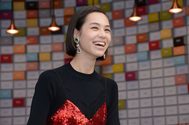 水原希子、キュートなワンピース姿で登場！「DARS Chocolat」Boutiqueオープニングセレモニー写真ギャラリー（8枚目）