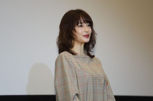 広瀬すずをサプライズでお祝い！李相日監督から花束（6枚目）