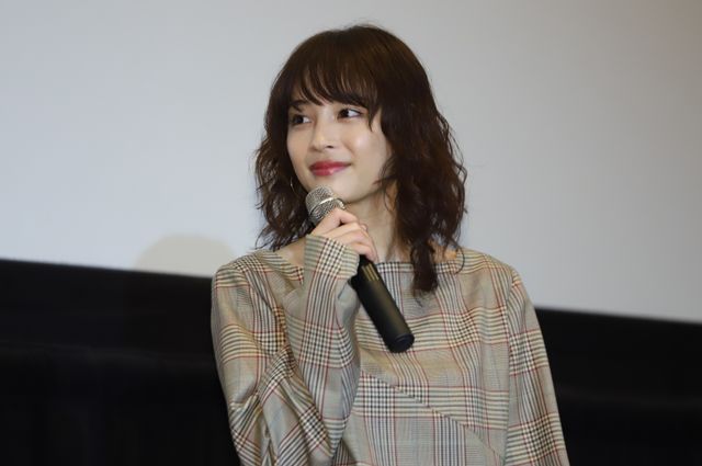 広瀬すずをサプライズでお祝い！李相日監督から花束（8枚目）