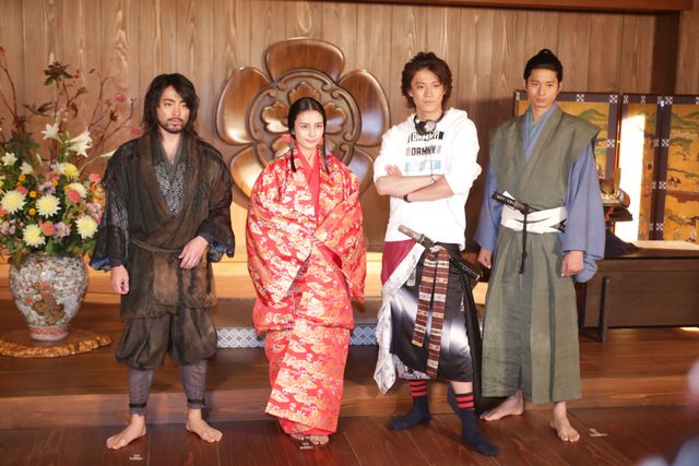 小栗旬、早くも父の顔！フォトギャラリー：フォトギャラリー