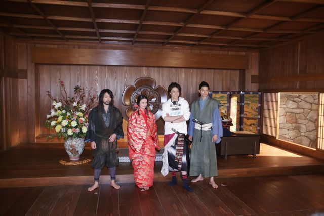 小栗旬、早くも父の顔！フォトギャラリー（3枚目）