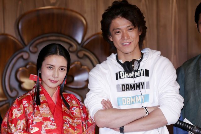 小栗旬、早くも父の顔！フォトギャラリー（4枚目）