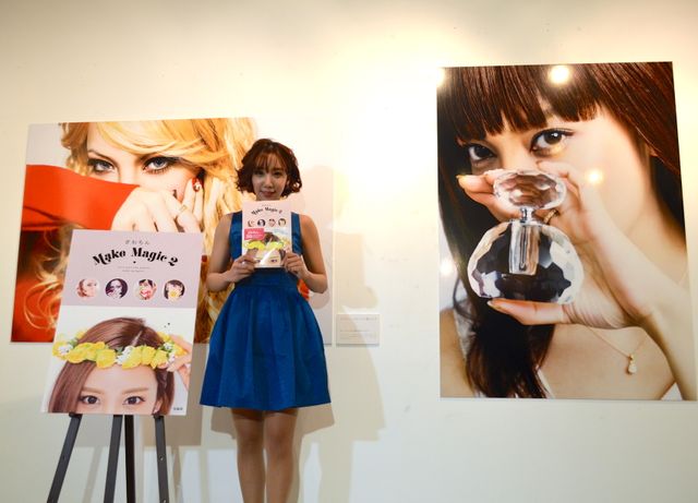 ざわちん、テイラー・スウィフト＆柴咲コウ風メイク披露！フォトギャラリー（4枚目）