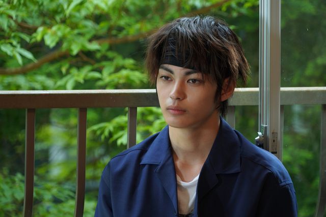 安達祐実の見つめる先には…映画『樹海村』場面カット（2枚目）