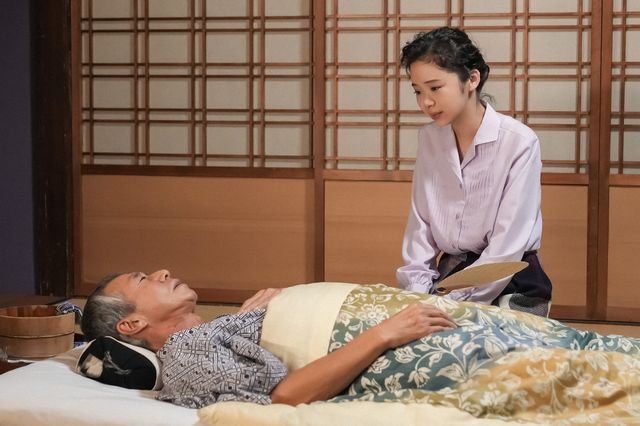 愛子が梅吉の部屋で…「ブギウギ」第110回の場面写真（3枚目）