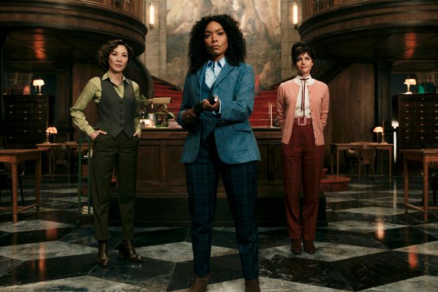 『アベンジャーズ』女優カレン・ギランが出演！『ガンパウダー・ミルクシェイク』場面写真（3枚目）