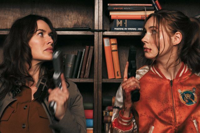 『アベンジャーズ』女優カレン・ギランが出演！『ガンパウダー・ミルクシェイク』場面写真（4枚目）