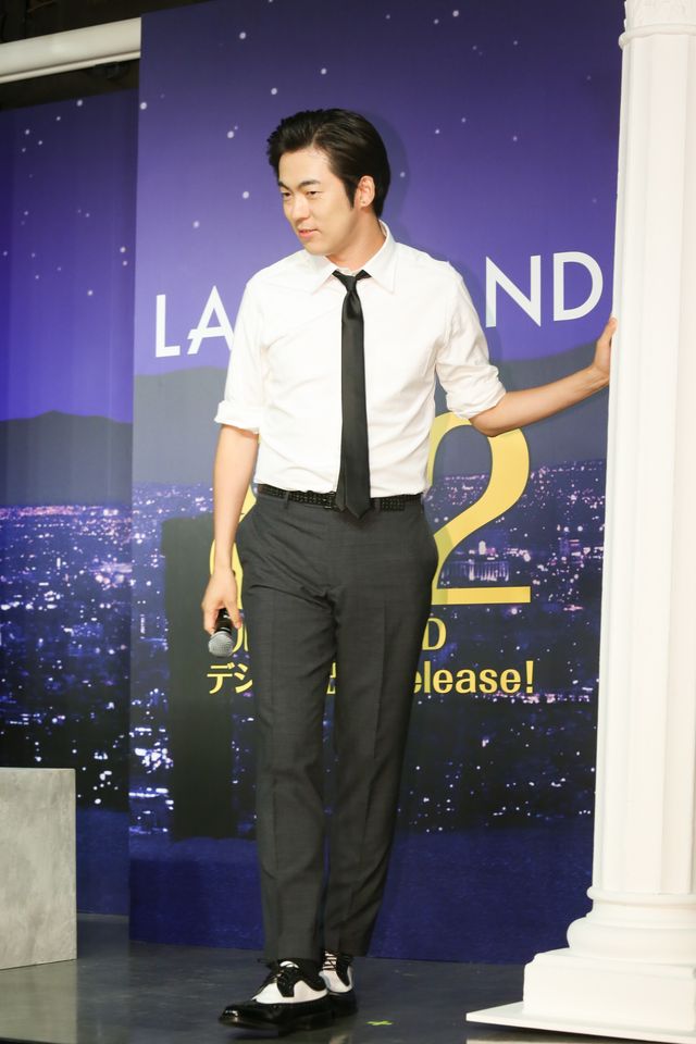 ウーマン村本＆泉里香『ラ・ラ・ランド』カップルに変身！（9枚目）