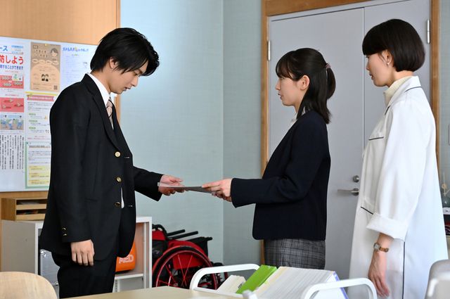 椎葉の処分撤回を…署名活動する生徒たち「御上先生」第7話場面写真【ネタバレあり】（12枚目）