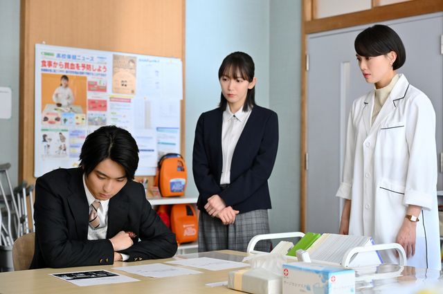 椎葉の処分撤回を…署名活動する生徒たち「御上先生」第7話場面写真【ネタバレあり】（13枚目）