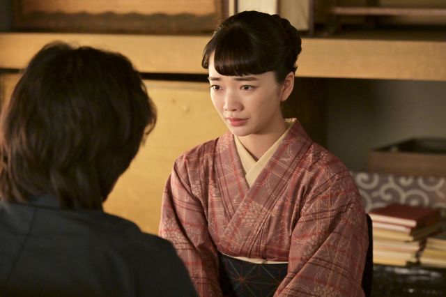 【画像7枚】朝ドラ「風、薫る」りん（見上愛）がシマケン（佐野晶哉）の手を握って…第104回場面写真（2枚目）