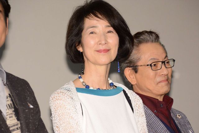 水谷豊、母の日にちなんでキャストに花束をプレゼント！（6枚目）