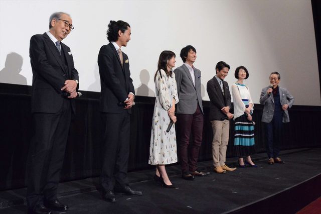 水谷豊、母の日にちなんでキャストに花束をプレゼント！（9枚目）