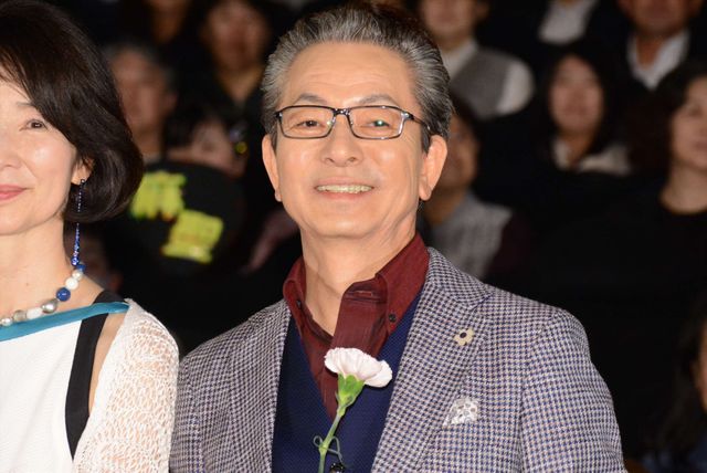 水谷豊、母の日にちなんでキャストに花束をプレゼント！（12枚目）