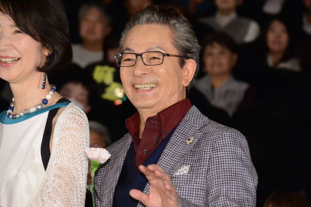 水谷豊、母の日にちなんでキャストに花束をプレゼント！（14枚目）