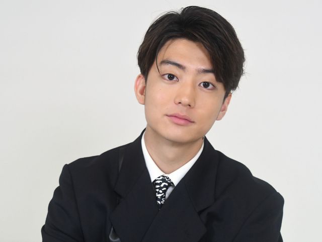 スーツ姿の伊藤健太郎【インタビューカット】（4枚目）