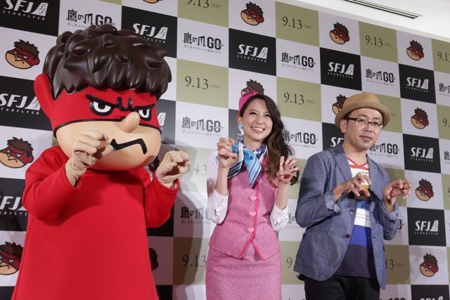 河北麻友子、CAに！『鷹の爪GO』“機内”試写会フォトギャラリー（12枚目）