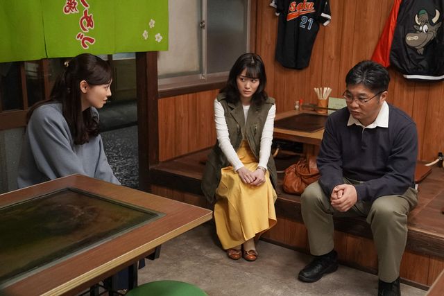 我妻に頭を下げる舞＆御園…「舞いあがれ！」第110回の場面写真（3枚目）