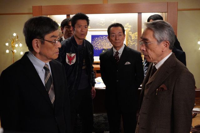 トリオ・ザ・捜一、まさかの料理人コスプレ！「相棒 season24」元日スペシャル場面写真（7枚目）