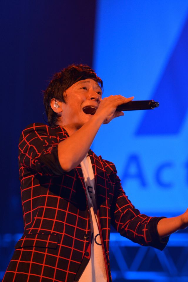 三浦春馬がタモリに！大先輩の岸谷＆寺脇とモノマネ披露！「Act Against AIDS 2015」写真ギャラリー（9枚目）