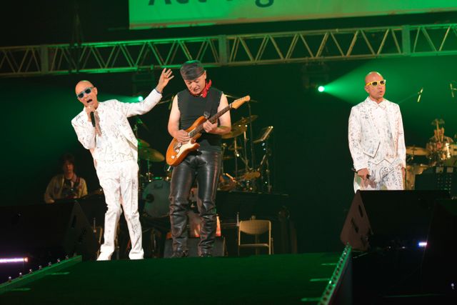 三浦春馬がタモリに！大先輩の岸谷＆寺脇とモノマネ披露！「Act Against AIDS 2015」写真ギャラリー（12枚目）