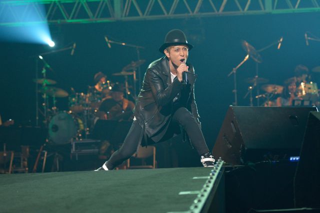 三浦春馬がタモリに！大先輩の岸谷＆寺脇とモノマネ披露！「Act Against AIDS 2015」写真ギャラリー（14枚目）