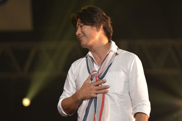 三浦春馬がタモリに！大先輩の岸谷＆寺脇とモノマネ披露！「Act Against AIDS 2015」写真ギャラリー（15枚目）