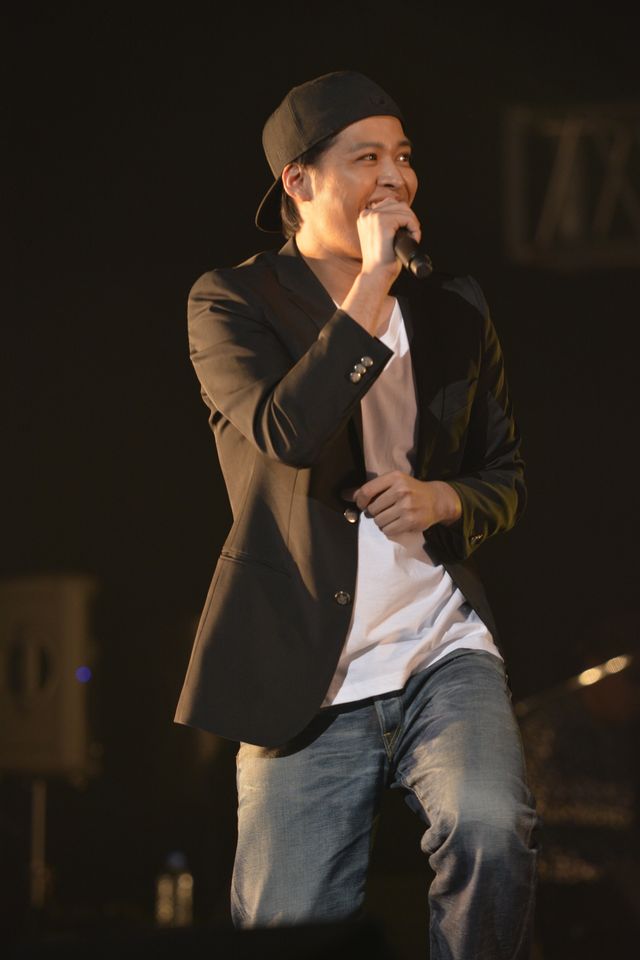 三浦春馬がタモリに！大先輩の岸谷＆寺脇とモノマネ披露！「Act Against AIDS 2015」写真ギャラリー（18枚目）