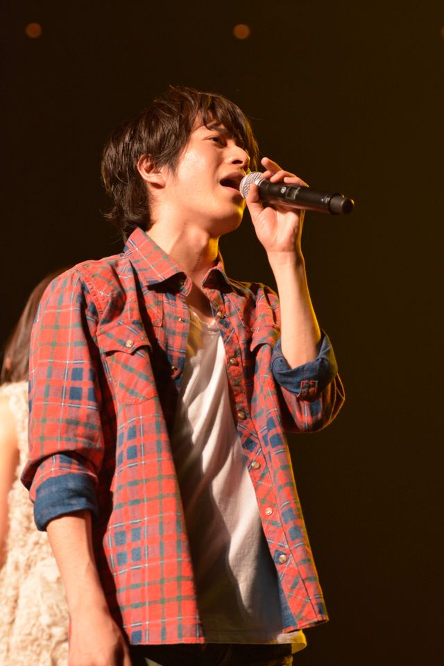 三浦春馬がタモリに！大先輩の岸谷＆寺脇とモノマネ披露！「Act Against AIDS 2015」写真ギャラリー（22枚目）