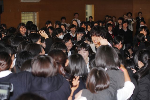 山崎賢人＆二階堂ふみ、女子高生に特別課外授業！イベント写真ギャラリー（8枚目）