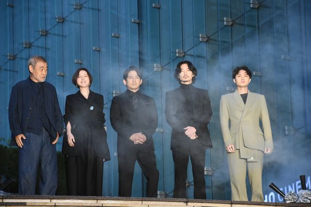 岡田准一、綾野剛、広末涼子ら黒の装いで登場！『最後まで行く』大階段フォトセッション：フォトギャラリー