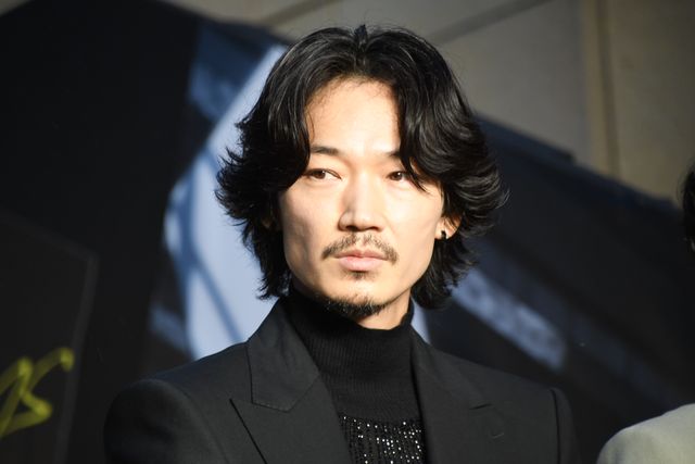 岡田准一、綾野剛、広末涼子ら黒の装いで登場！『最後まで行く』大階段フォトセッション（4枚目）