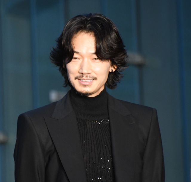 岡田准一、綾野剛、広末涼子ら黒の装いで登場！『最後まで行く』大階段フォトセッション（5枚目）