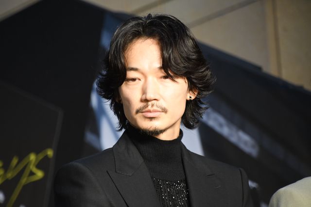 岡田准一、綾野剛、広末涼子ら黒の装いで登場！『最後まで行く』大階段フォトセッション（6枚目）